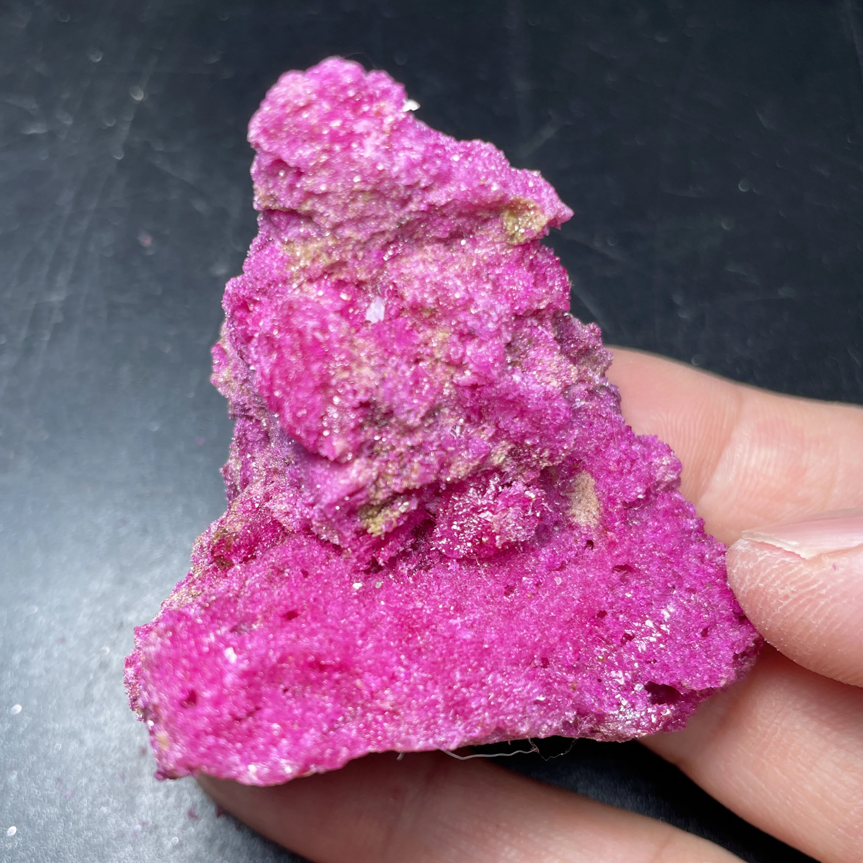Spesimen Mineral Ruby Myanmar Alami Kristal Kuarsa Batu Penyembuhan Dekorasi Rumah Efek Neon Merah R01-11
