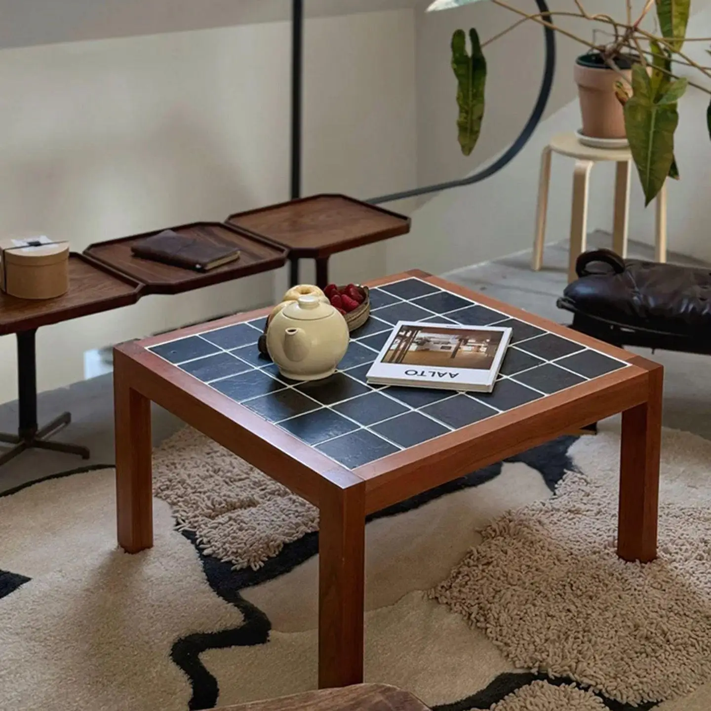 

Customizable small apartment solid wood living room coffee table Italian retro handmade tile coffee table