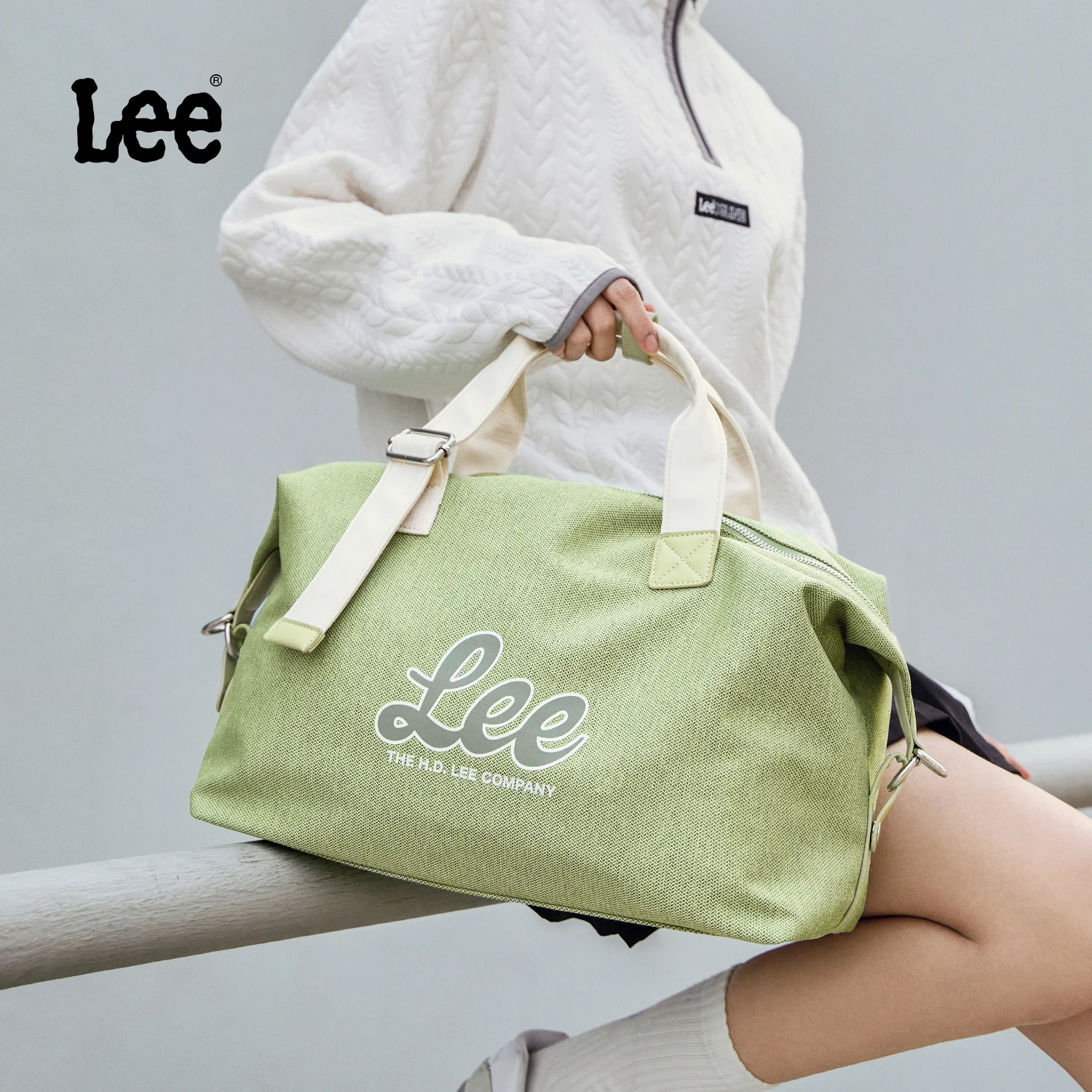 LEE Waterproof Ladies Weekend Travel Bag Women Medium Size Overnight Luggage Duffel Bag High Quality Gym Fitness Handbag School