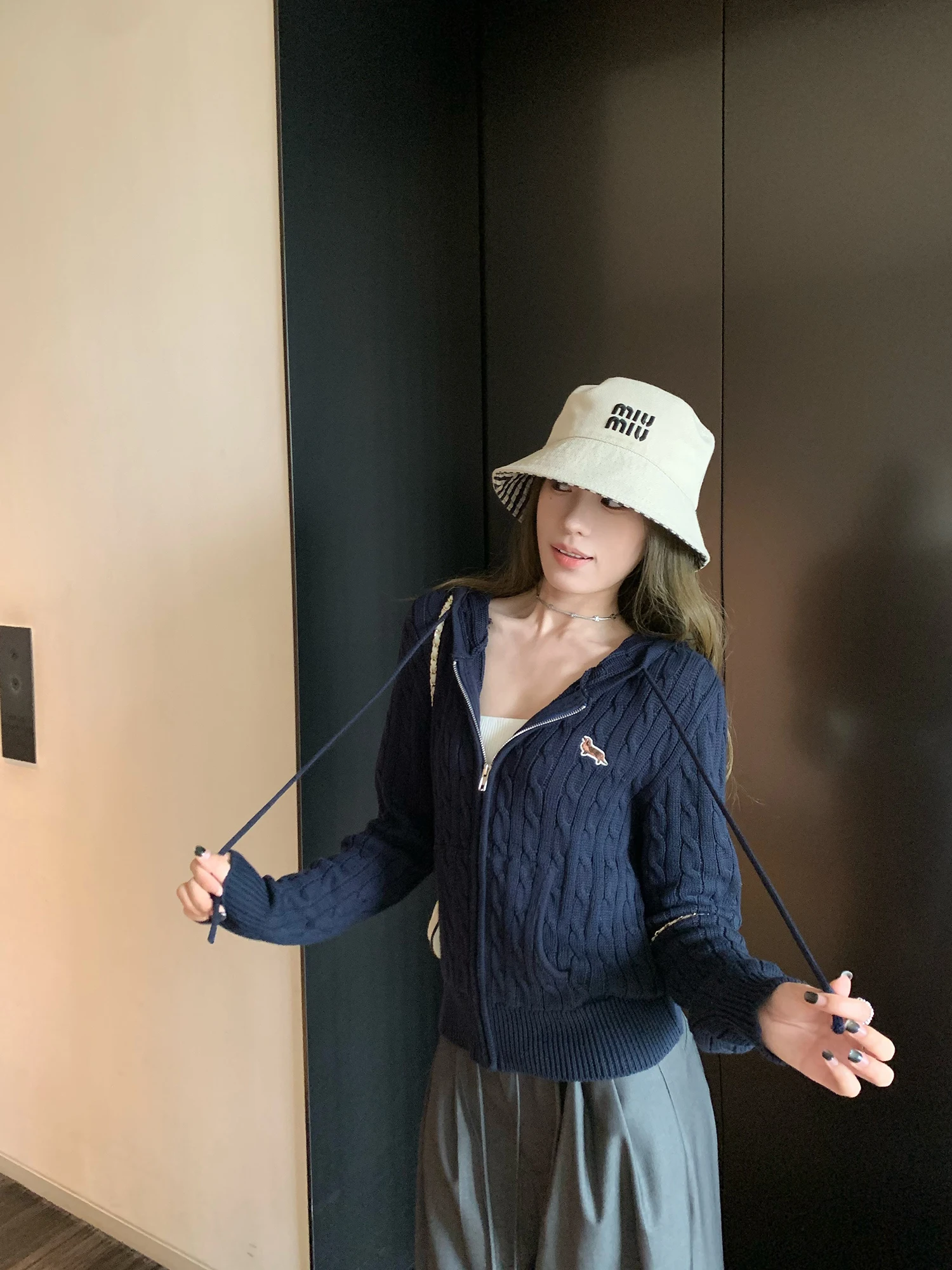 

Hhi Lazy Feel Толстовка с вышивкой Вязаный открытый кардиган Женский осенний дизайн Утягивающий топ для поездок на работу Sle Long Sve Crew Ne