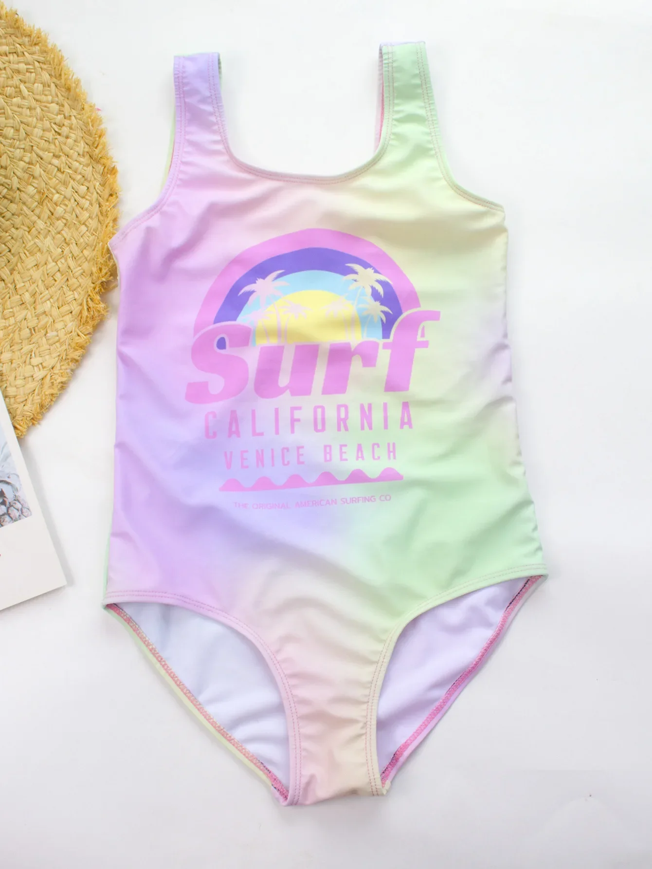 2025 جديد ملابس سباحة للأطفال مطبوعة ملونة للفتيات الصيف قطعة واحدة مثلث ملابس السباحة موضة الكرتون أكمام ملابس سباحة للفتيات