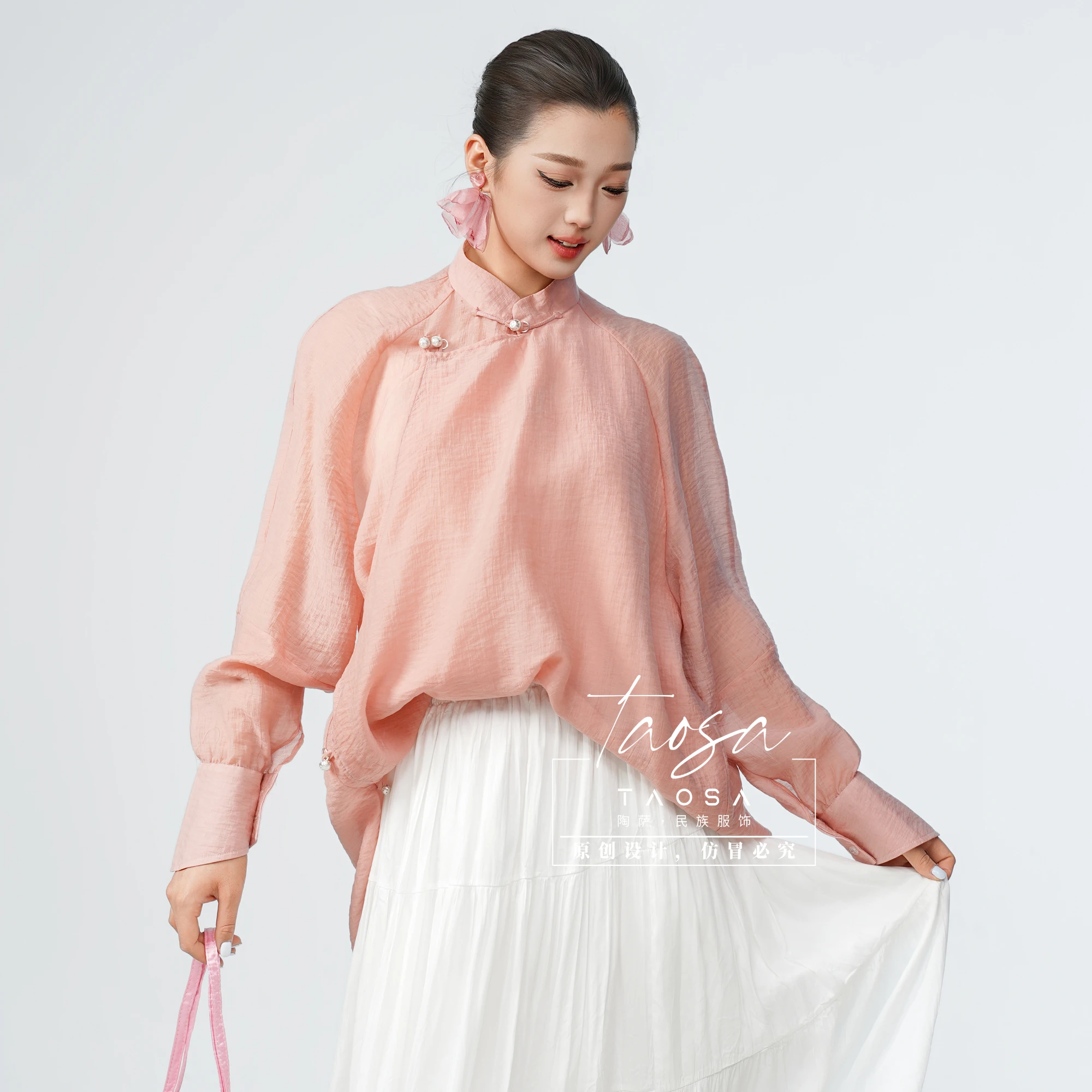 Camicetta con colletto rialzato in nylon Tencel dalla vestibilità ampia Tosa