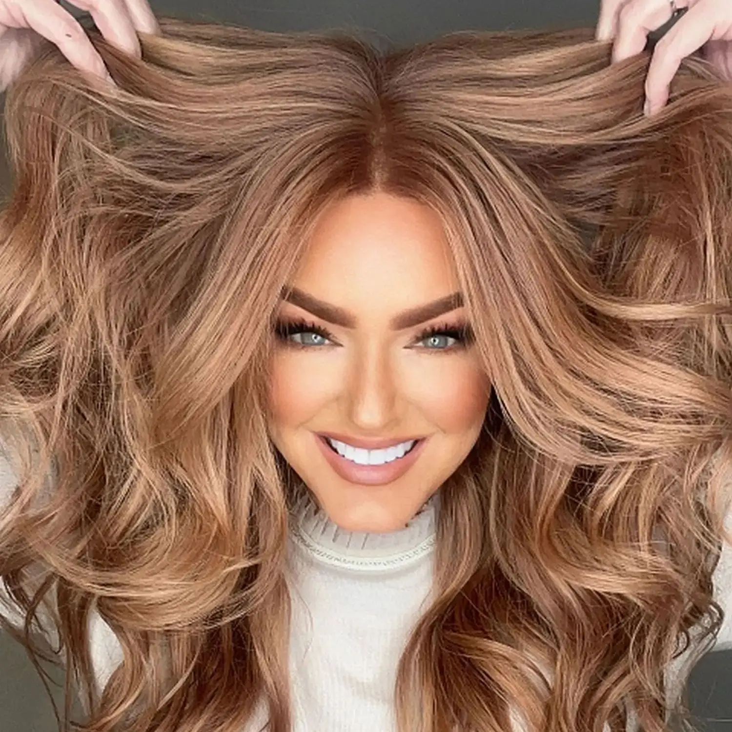 

Легко носить Ombre Медово-коричневый мелирование Синтетический парик шнурка Натуральный предварительно выщипанный парик с объемной волной Парик из термостойкого волокна