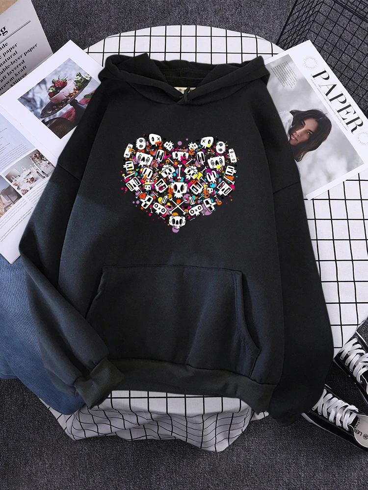 Een Hart Samengesteld Uit Kleine Skeletten Streetwear Vrouwelijke Tekenfilms Harajuku Hoodie Street Fashion Pullover Losse Zak Vrouw Hoody