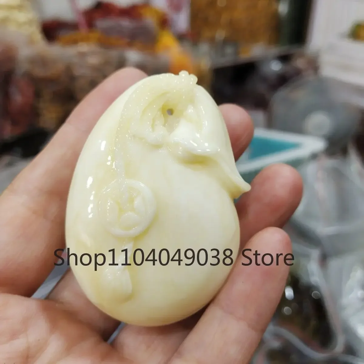 

Natural White Beeswax Pendant Necklace Beautifully Simple Hand-carved Amber Sweater Chain Vintage Jewelry Ladies Holiday Gift