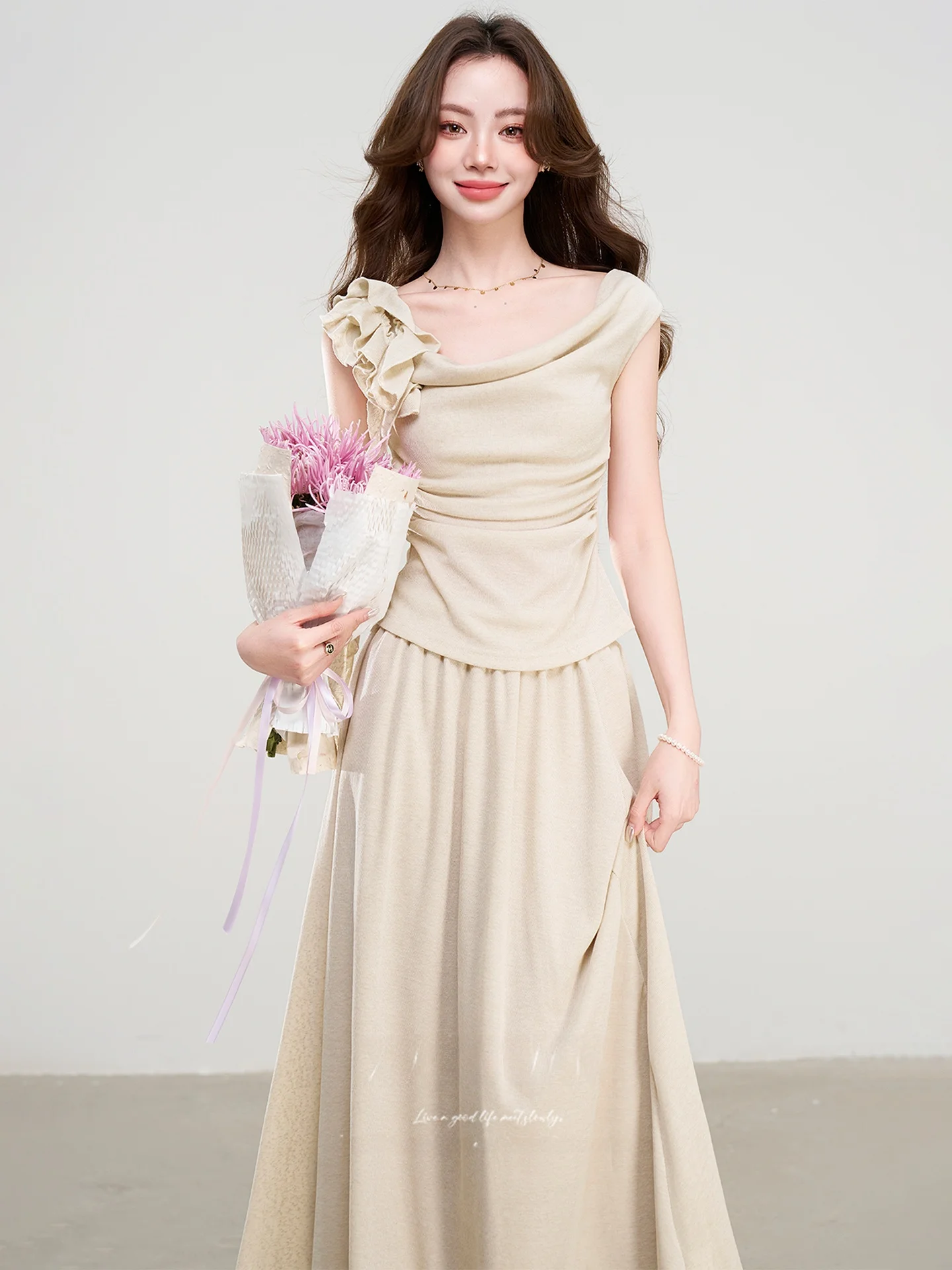 

Summer Casual Women's Svel ter Ne Two-Piece Set High Waist Skirt And Top Ensemble French Sle Faionable Outfit