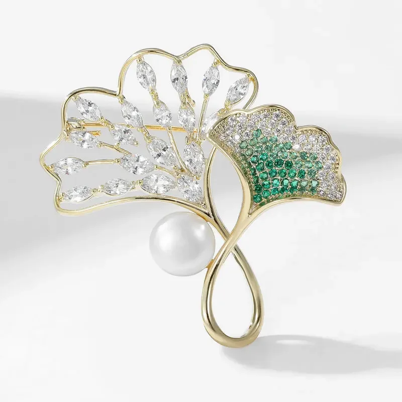 Spilla con foglie di ginkgo con perle d'acqua dolce naturali, nuovo senso del design della spilla a foglia, Tre Vive con albicocca pin9521