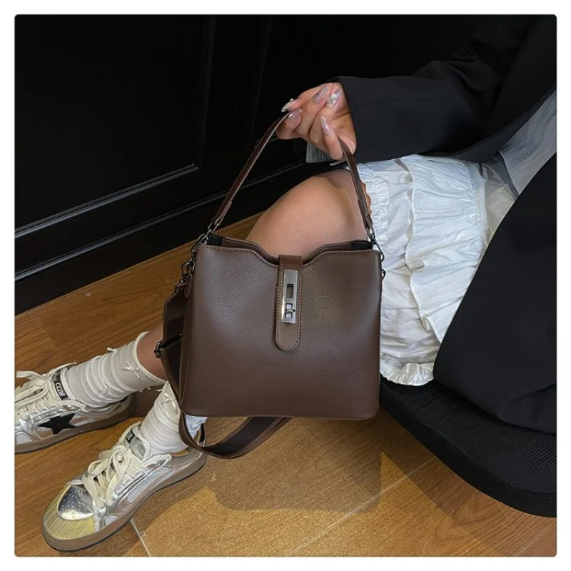 

Modish Women's Handbag Made Of Nubuck Leather Boasting Casual Cyprus Trendy Spacious Soft Daily Look