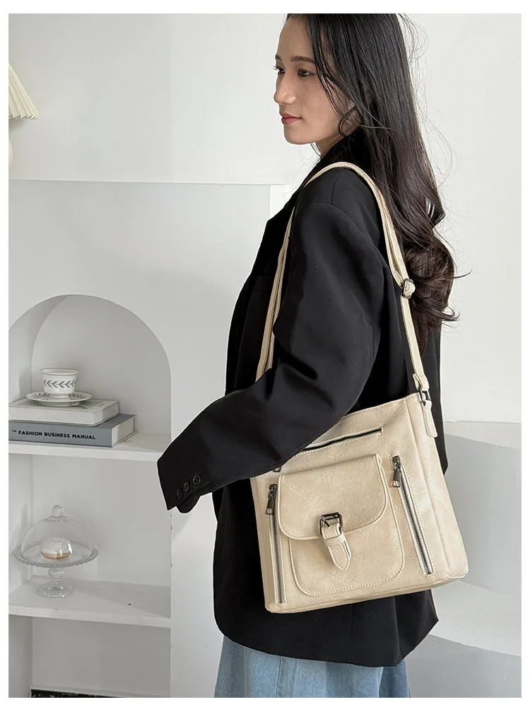 

‌2025 New Japanese Retro Mailman Shoulder Bag - Fashionable Large-Capacity Vertical Messenger Bag for Women