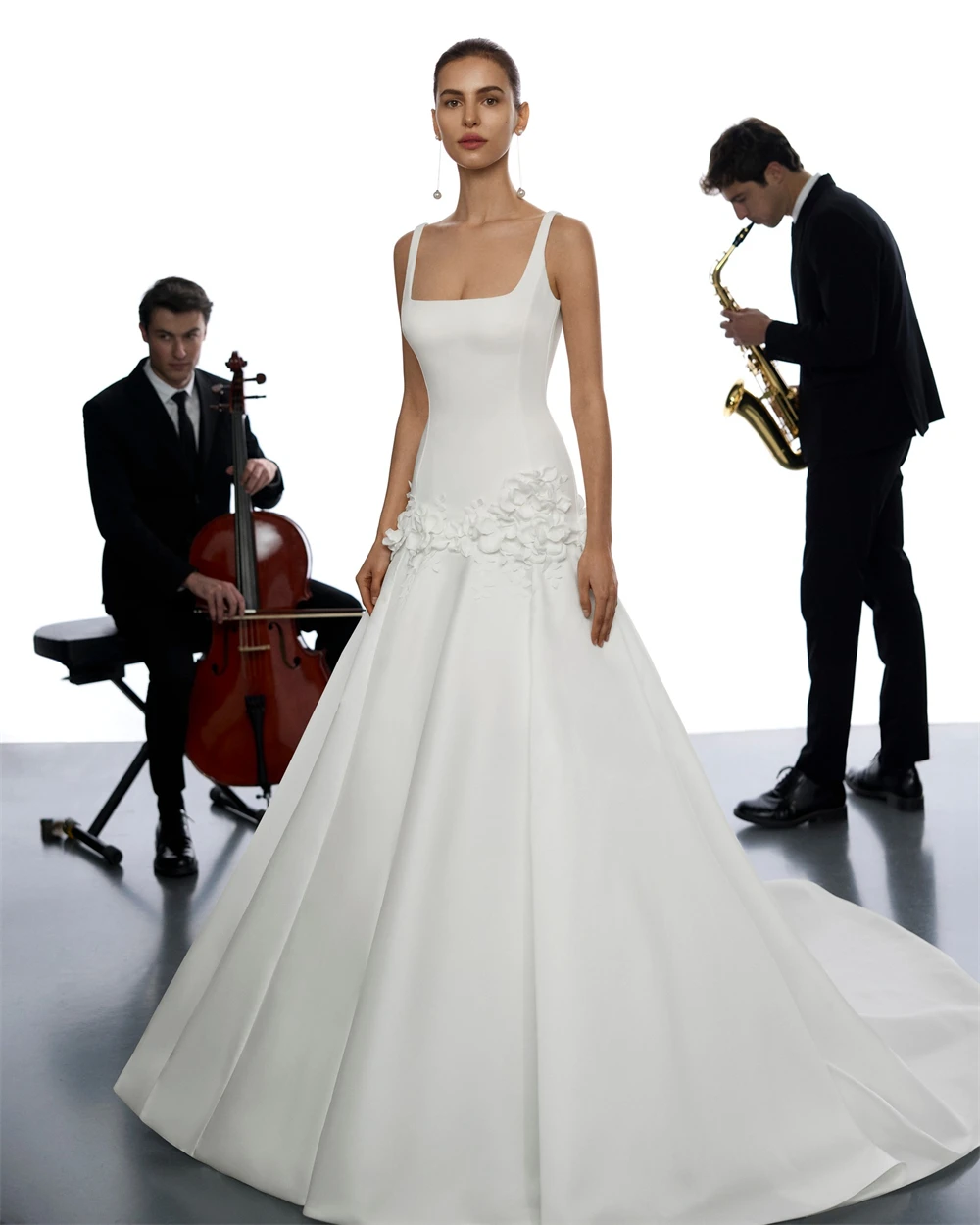 

Customized Elegant White Satin Wedding Dress Classic Square Collar Sleeveless Bridal Gown Sexy A-Line Court Train Robe de mariée