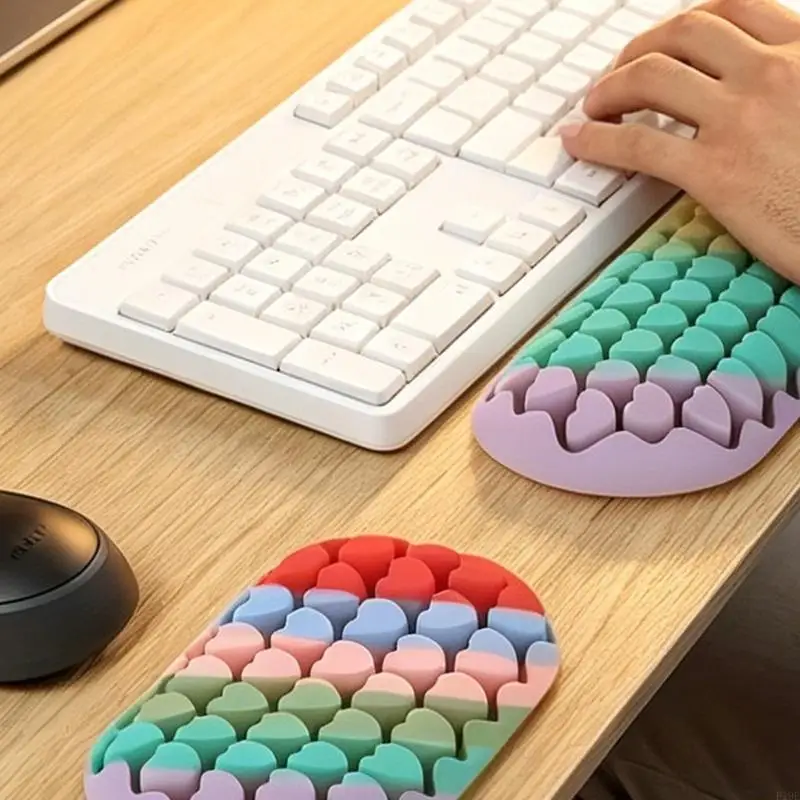 

Soft Silicone Wrist Rest Pad Featuring Heart For Comfort And Ergonomic Support F19E