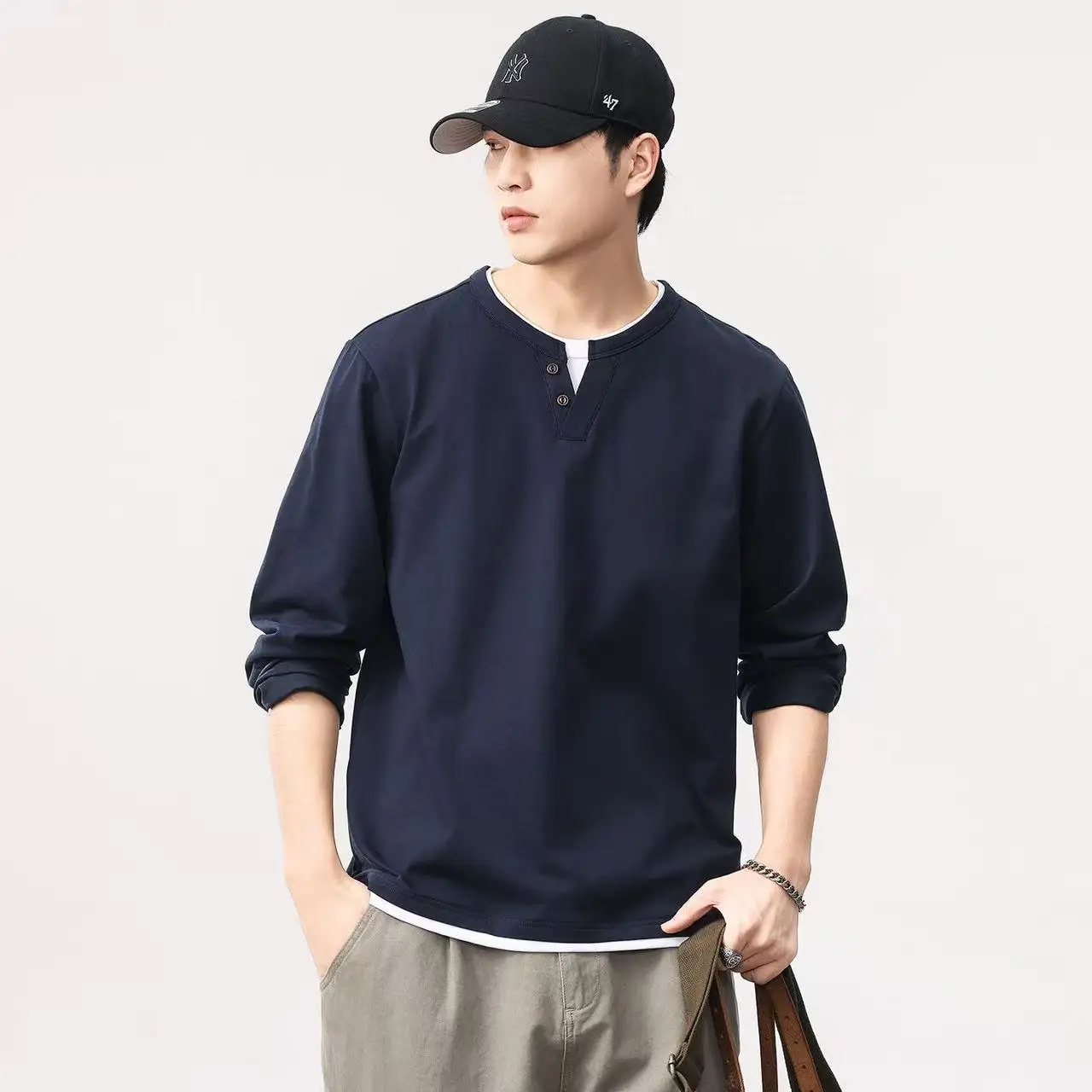 

2025 T-shirt fake two-piece double-layer V-neck fashionable splicing plus size base shirt pocket men's long sleeved T