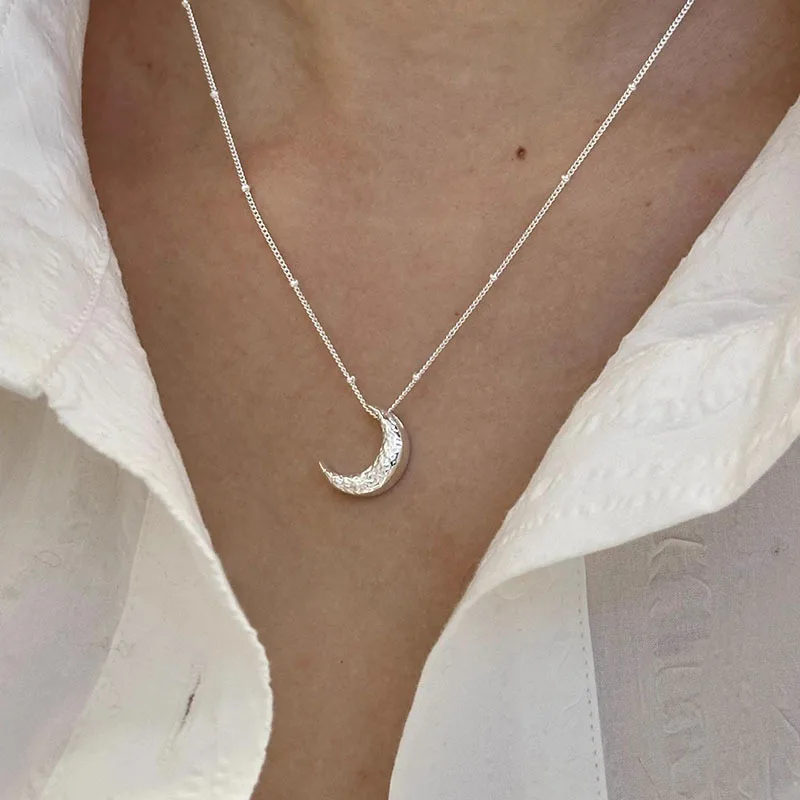 Charming Curved Crescent Moon Lava Fold Concave-convex Light Luxury Necklace for Women Fashion Jewelry Minimalist Accessories