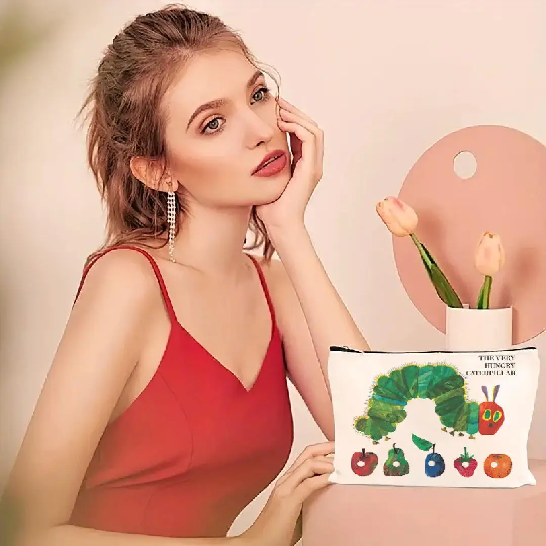 毛虫の形をしたメイクアップバッグがとても気に入っています - 多機能で大容量の携帯用メイクアップバッグ、旅行に最適なジッパー付きです。