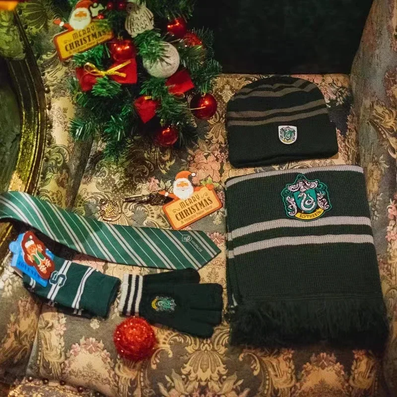 Hot Selling Christmas Gift Scarf Gloves Hat Tie Harris Student Campus CosPlay Scarfs Potters Gryffindor Hufflepuff College Badge