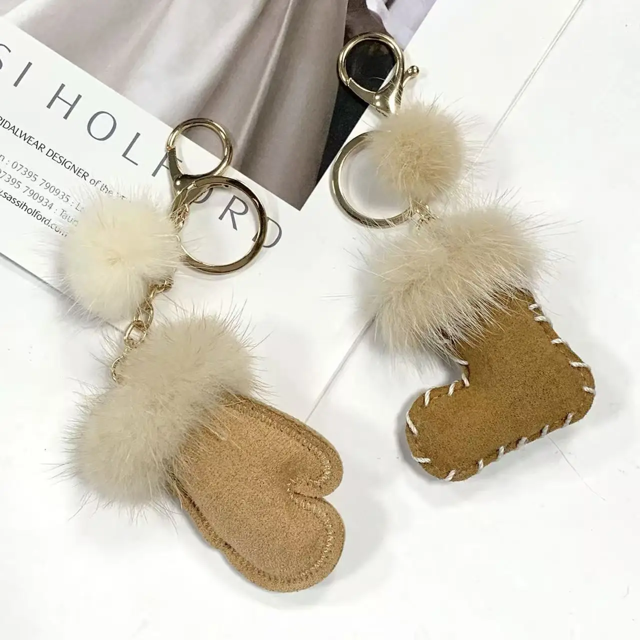 Herbst Winter Plüsch Kunstfell Niedlicher Schneestiefel Taschenanhänger Auto-Schlüsselanhänger Deko Hängekette – Detail 1