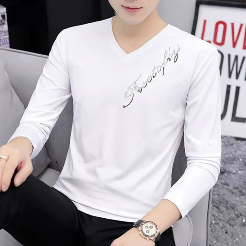 

2026 Новая стильная мужская хлопковая футболка с длинными рукавами и v-образным вырезом для подростков со стразами, стильный модный топ на весну и осень