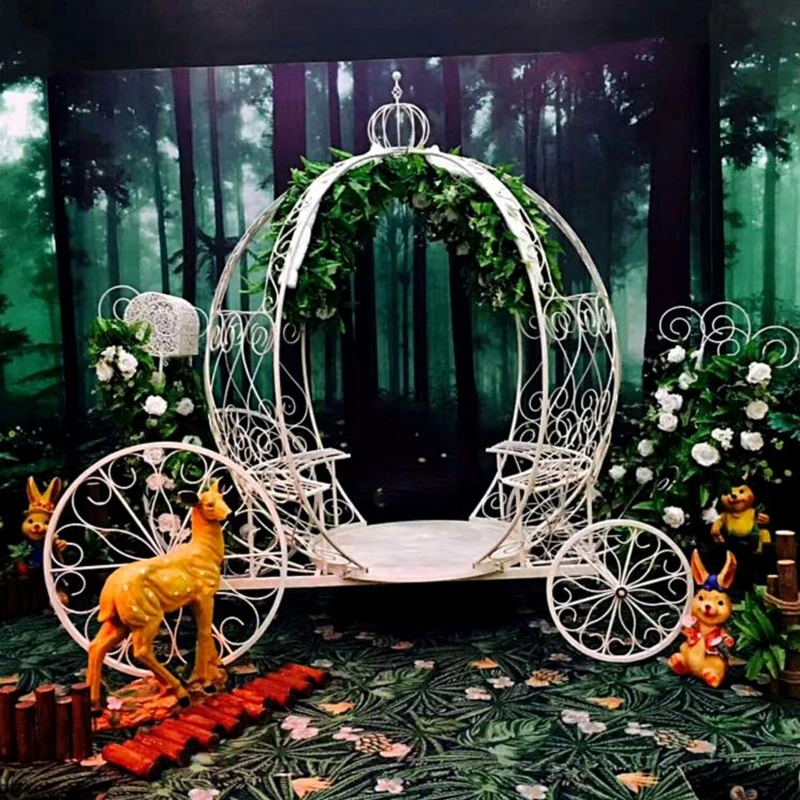 

Wedding decoration, bride's appearance props, iron art, large pumpkin car park, outdoor wedding photography decorations