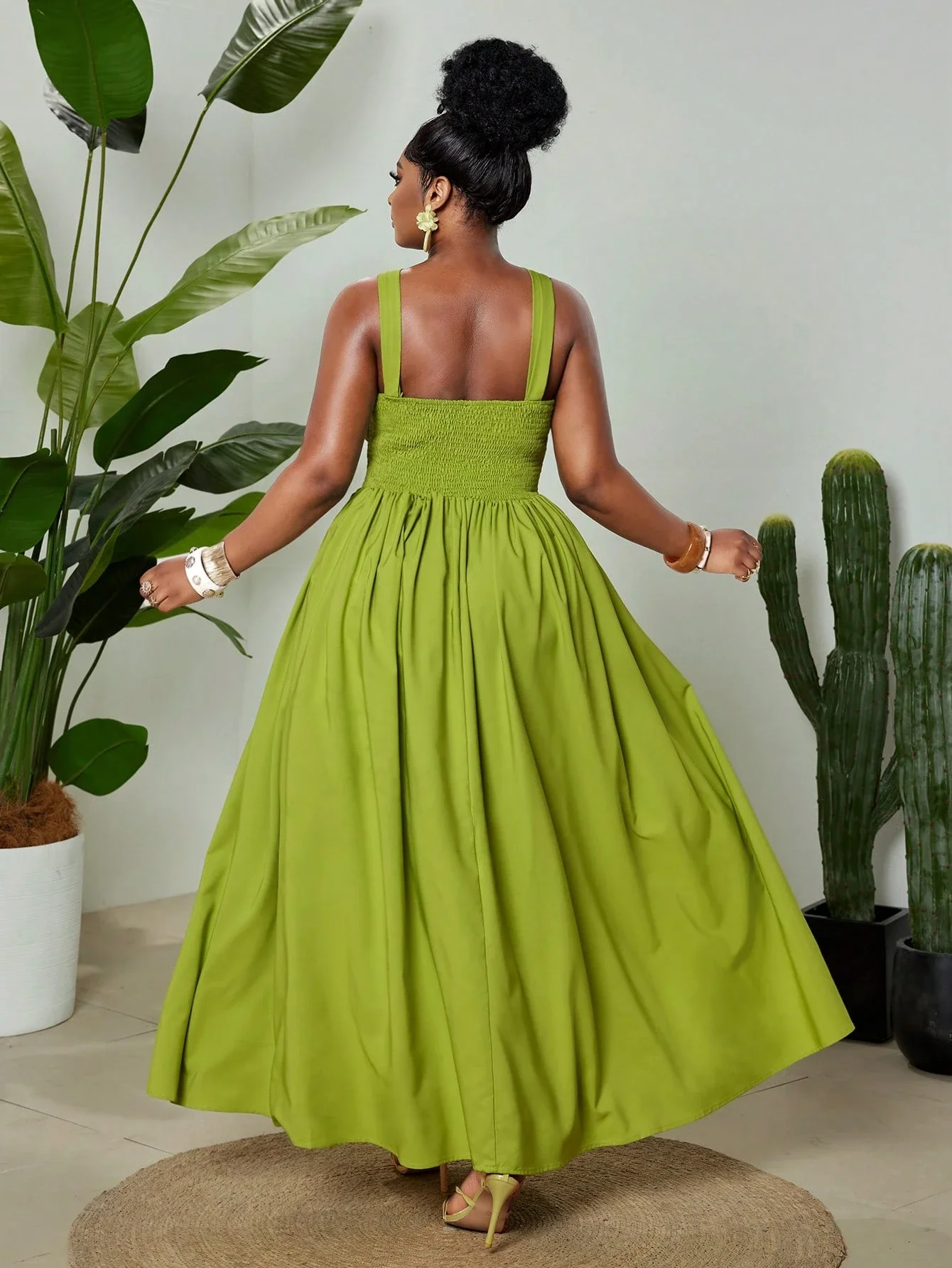 

Plus Size Spaghetti Strap Hollow Out Pleated Backless Summer Maxi Dress