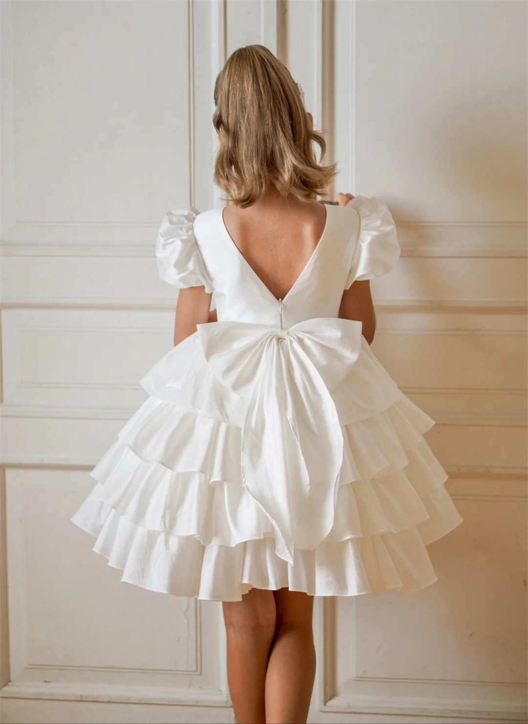 Satin O-neck Lovely Puff Short Sleeve A-line Flower Girls' Dresses With Bow Backless Mini Girl's Special Occasion Party Dress