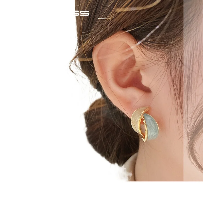 

*Two-leaf earrings female fashion earrings niche design high sense of luxury earrings.
