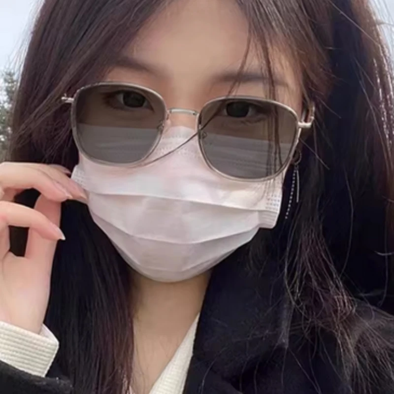 Color-Changing Unisex Square Frame Glasses for Everyday Commuting, Flattering Face Shape Stylish Glasses