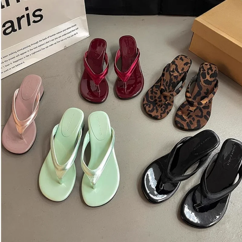 

Лето 2022, шлепанцы, повседневные женские шлепанцы на танкетке с застежкой на носок, обувь ярких цветов, женские шлепанцы для пляжного отдыха
