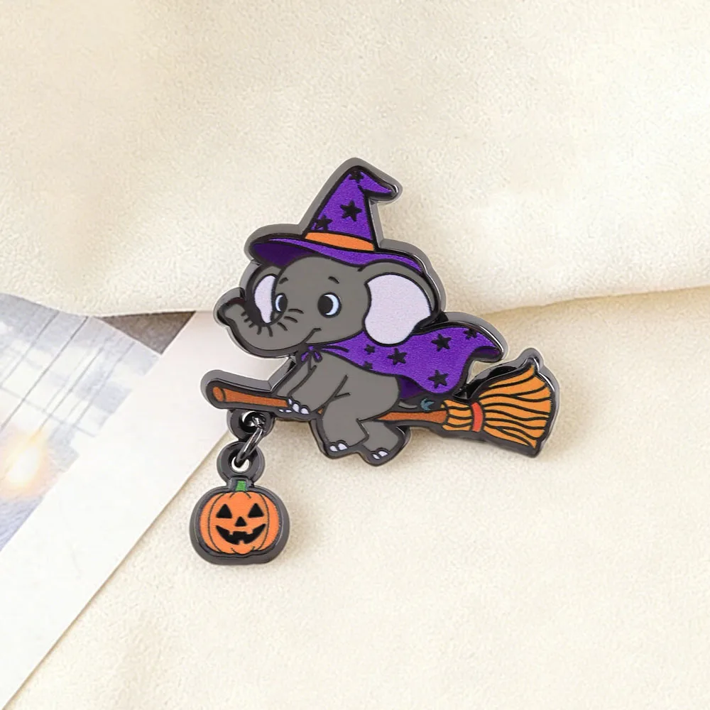 Niedliche Hexen-Elefanten-Emaille-Pin Kürbis-Besen-Brosche für Rucksack Kleidung Halloween-Party Geschenk Abzeichen Accessoire – Detail 7