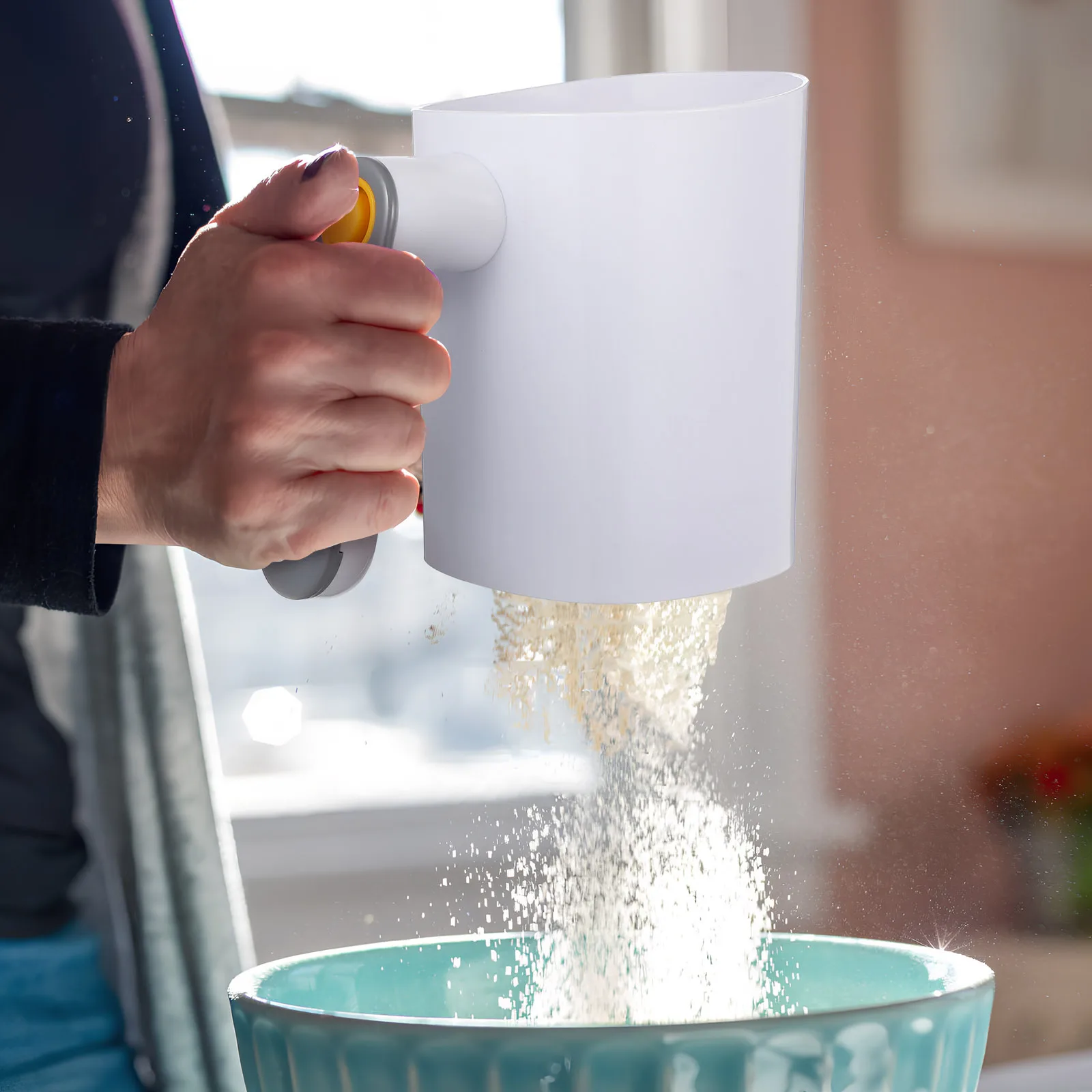 

Automatic Electric Flour Sifter Baking High Efficiency Stainless Steel Mesh Powder Sifter Portable Operated Kitchen