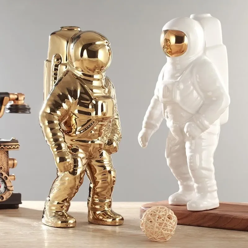 

Gold Space Man Sculpture Astronaut Ceramic Vase Creative Modern Cosmonaut Model Ornament Statue Garden Tabletop Home Decoration