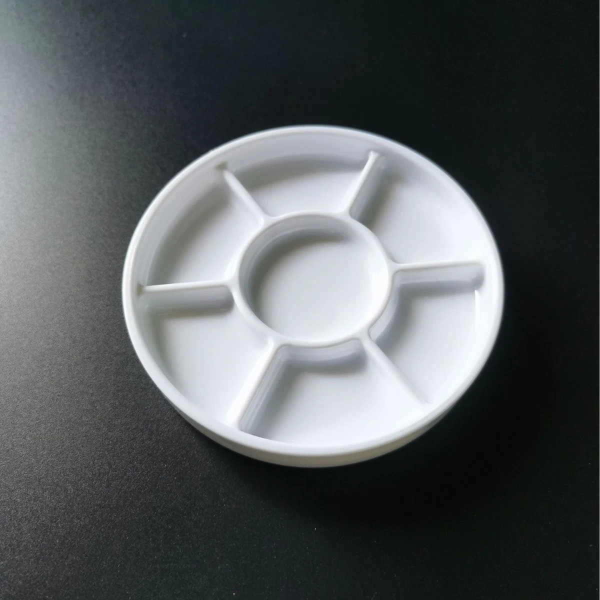 Piatto di miscelazione del colore scoperto o coperto in ceramica imitazione a 7 griglie Piatto per trucco per unghie Pittura artistica Piatto di vernice in plastica per bambola in gesso