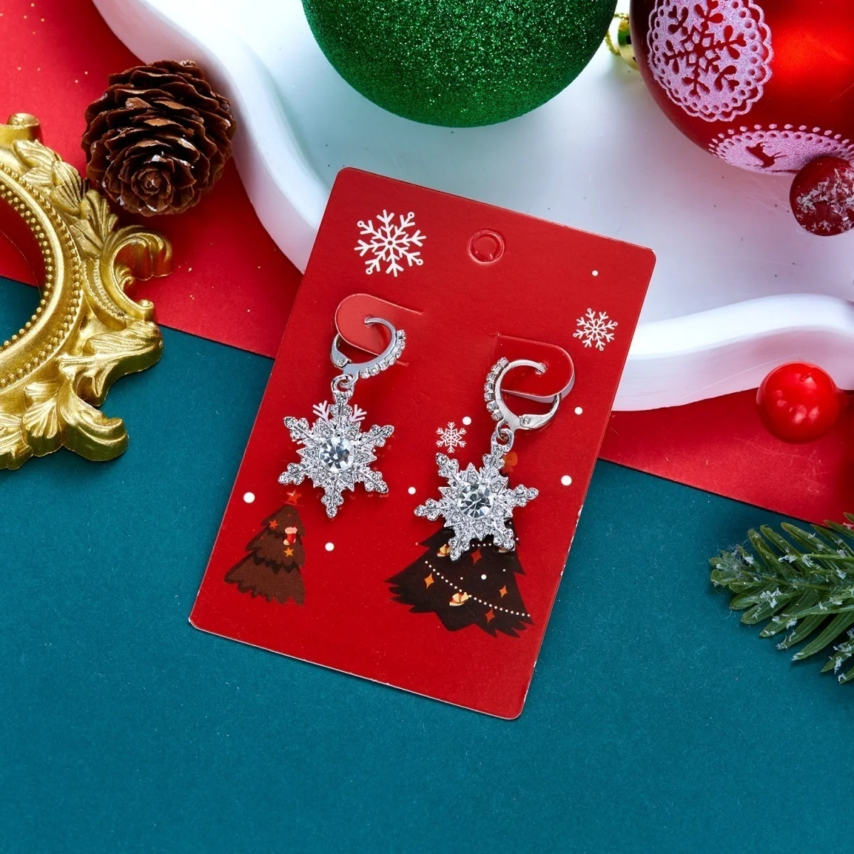 Weihnachtliche funkelnde Strass-Ohrringe mit simulierten Perlen und Schneeflocken für Damen, Neujahrsparty, Schneeflocken-Ohrringe, Feiertagsschmuck – Detail 26