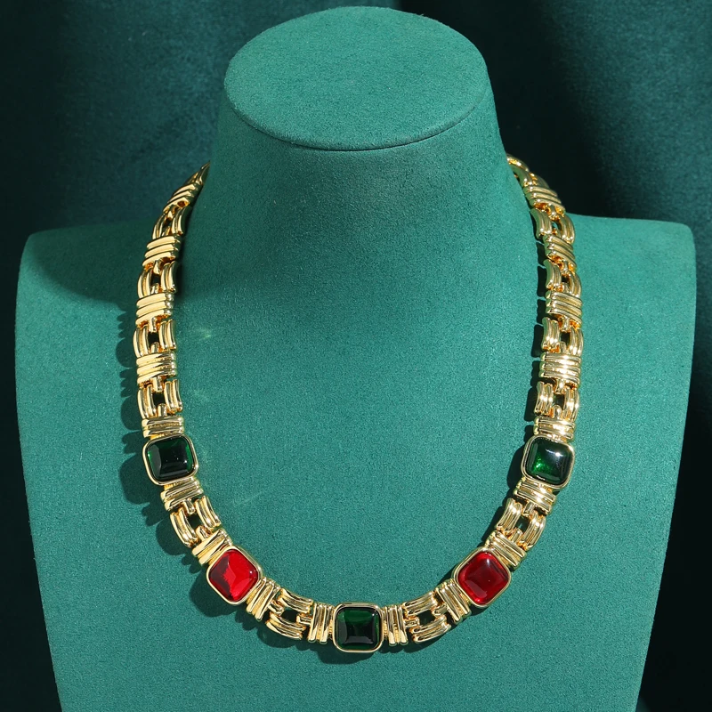 

Women Bright Gold Color Vintage Necklace Red Green Glass Choker Hollow Retro Palace Style Luxury Wedding Art Deco New Arrival