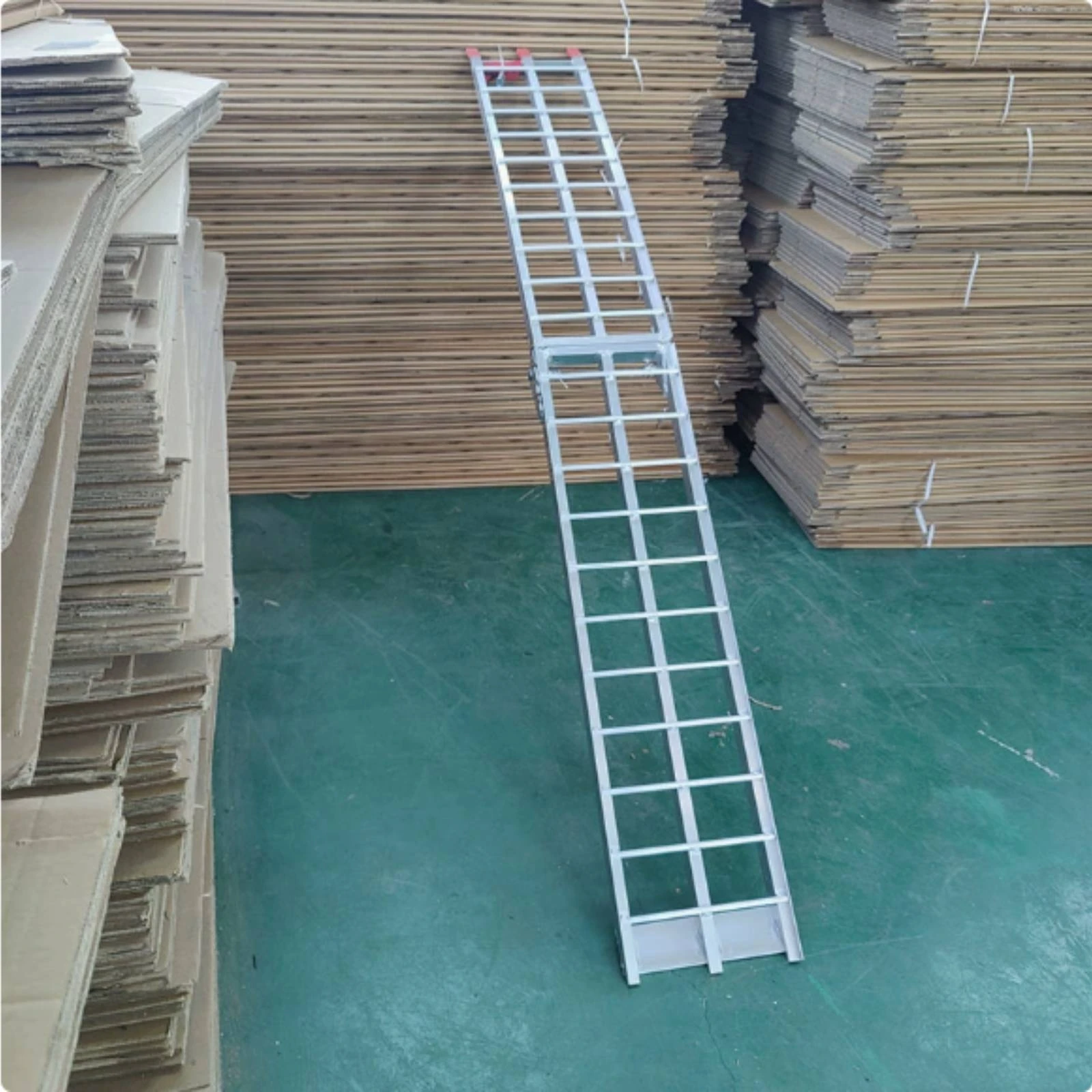 Aluminum Motorcycle Ramp Rung Folding Motorcycle Ramp Vehicle Loading Gear Ladder-Like Accessible Design