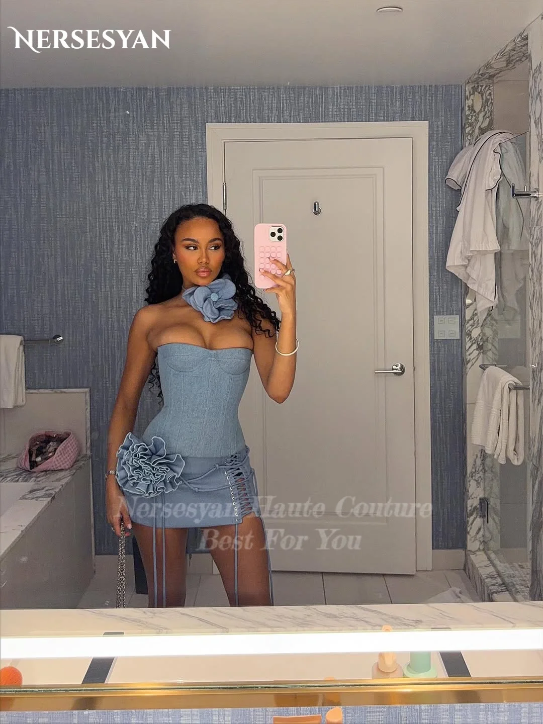 Nersesyan Abiti da ballo sexy con spalle scoperte Mini abito da ospite con volant a fiori con lacci Abiti da cocktail party aderenti da donna personalizzati