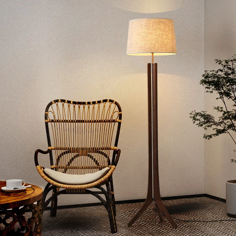 lampadaire en bois massif,