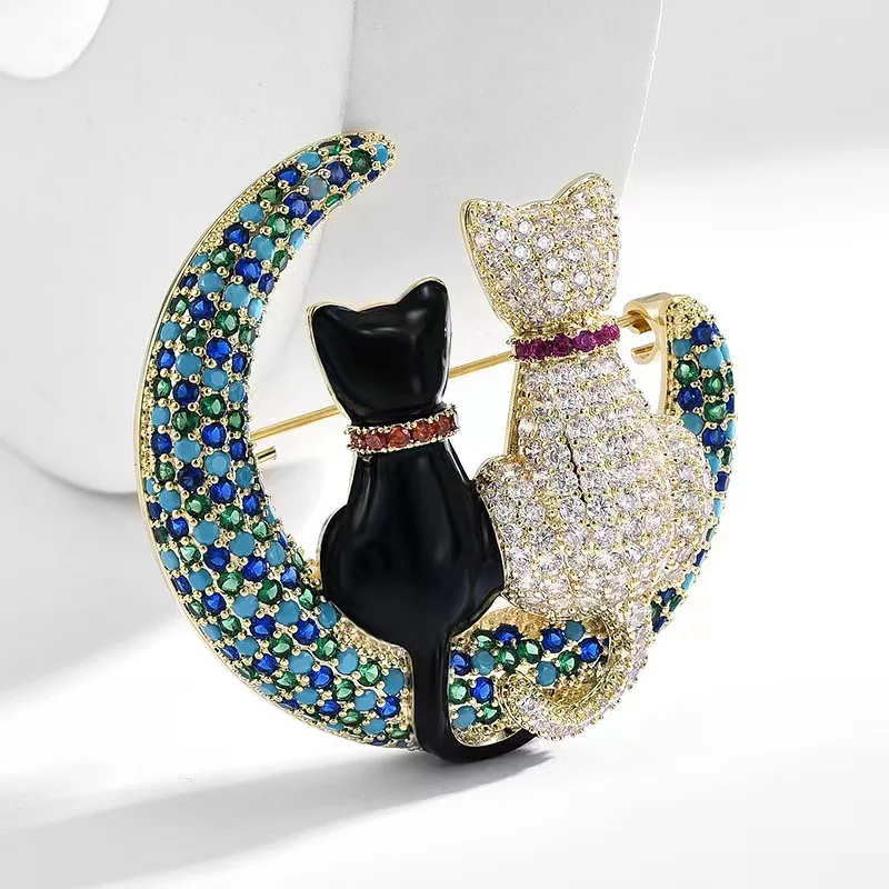 

Роскошная брошь-значок в виде мультяшного кота с луной, светлых тонов, милый винтажный дизайн, для одежды, в стиле состаренного металла, с изображением животного