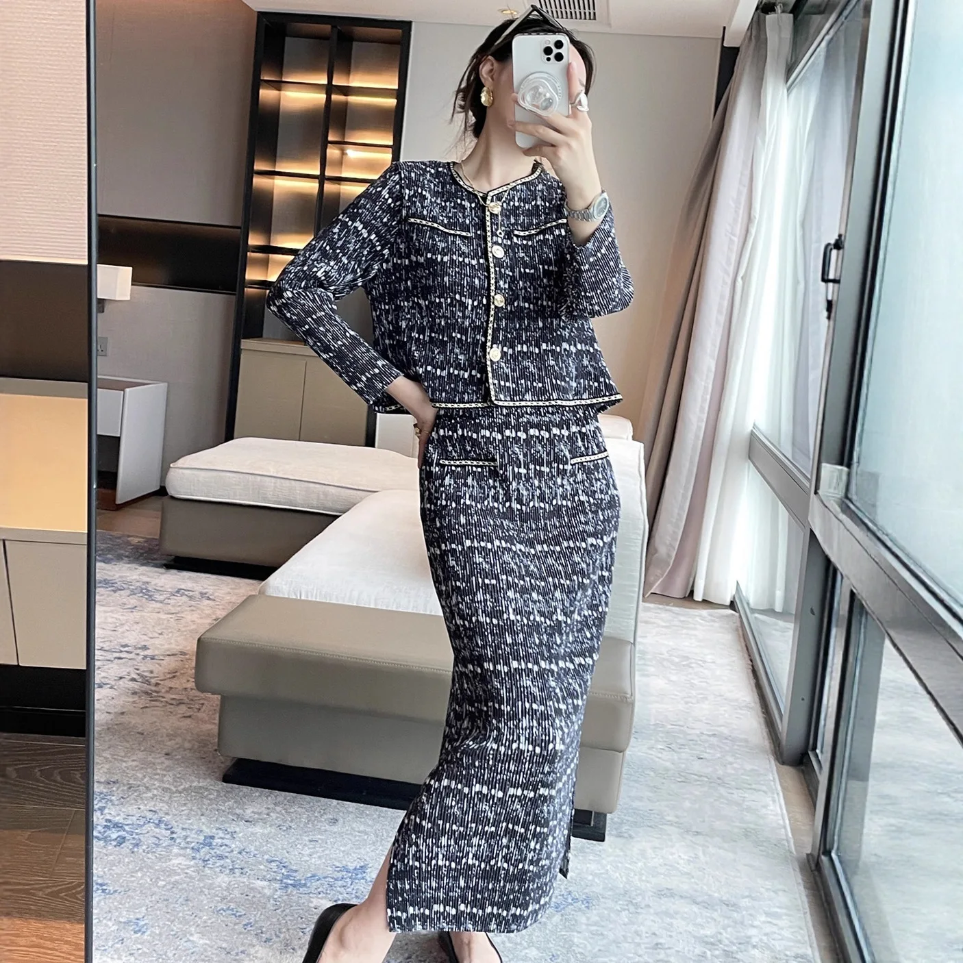 Miyake Pleated Plisse Skirt Set 2025 Elegant Set Age Reducing Senior Feeling Fall New Wear French Skirt Cardigan 2 Piece Set