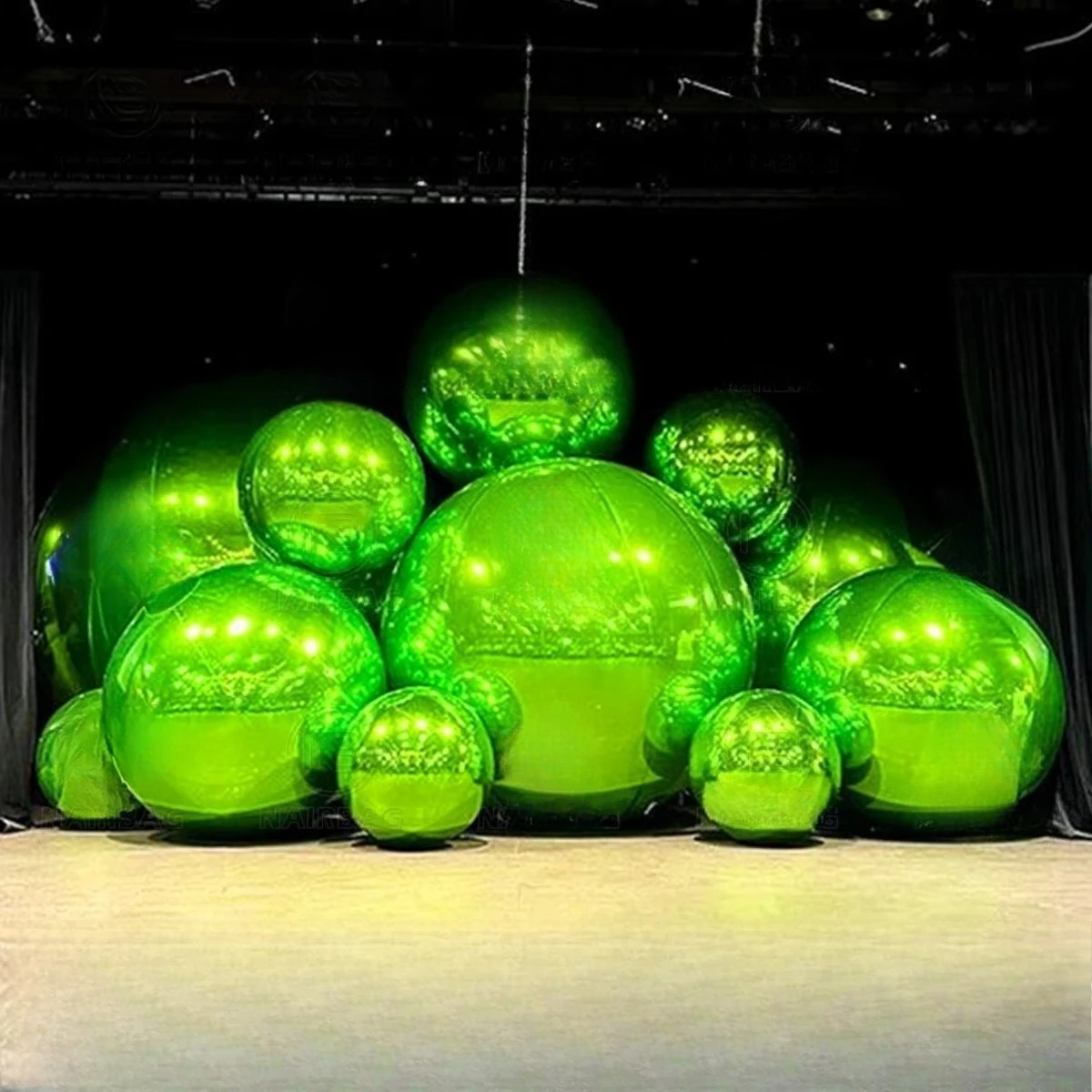 

Green Mirror Ball Big Shiny Inflatable Balloons for Indoor and Outdoor Events Party Wedding Decoration