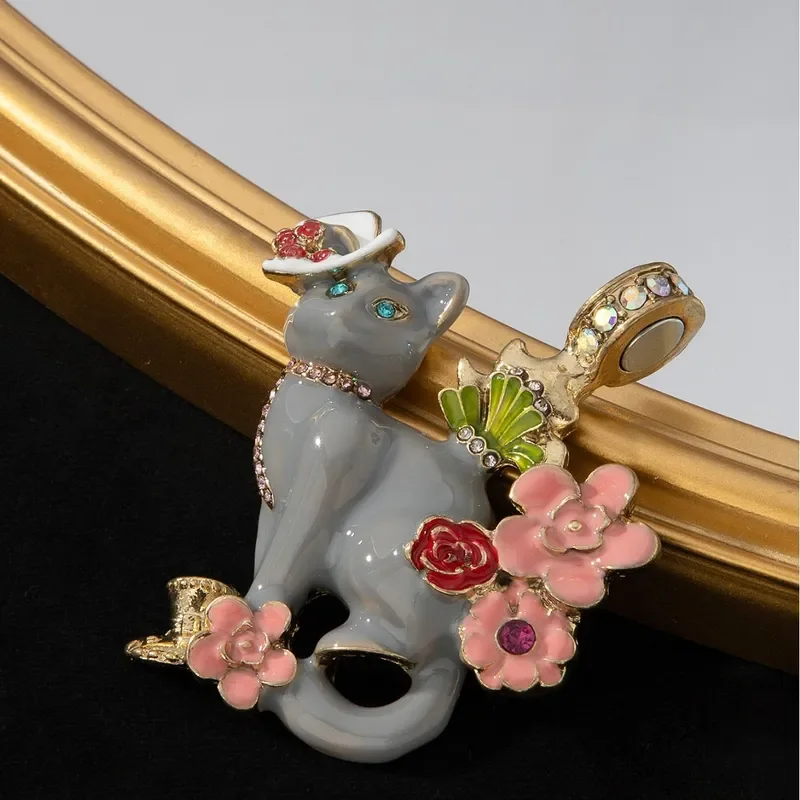 Medieval Vintage pendant versatile model personality cute wind heavy industry electroplated enamel kf kitten magnetic pendant