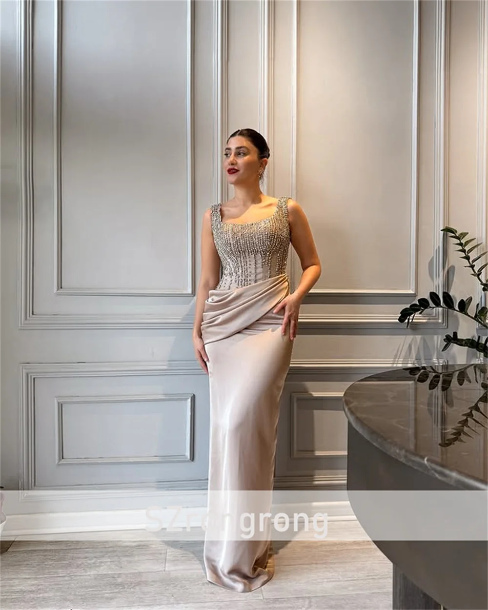 تخصيص رائع ساحة طوق الساتان مطوي ثوب مسائي رسمي الديكور غمد عارية الذراعين فستان عربي سعودي طويل للعروس