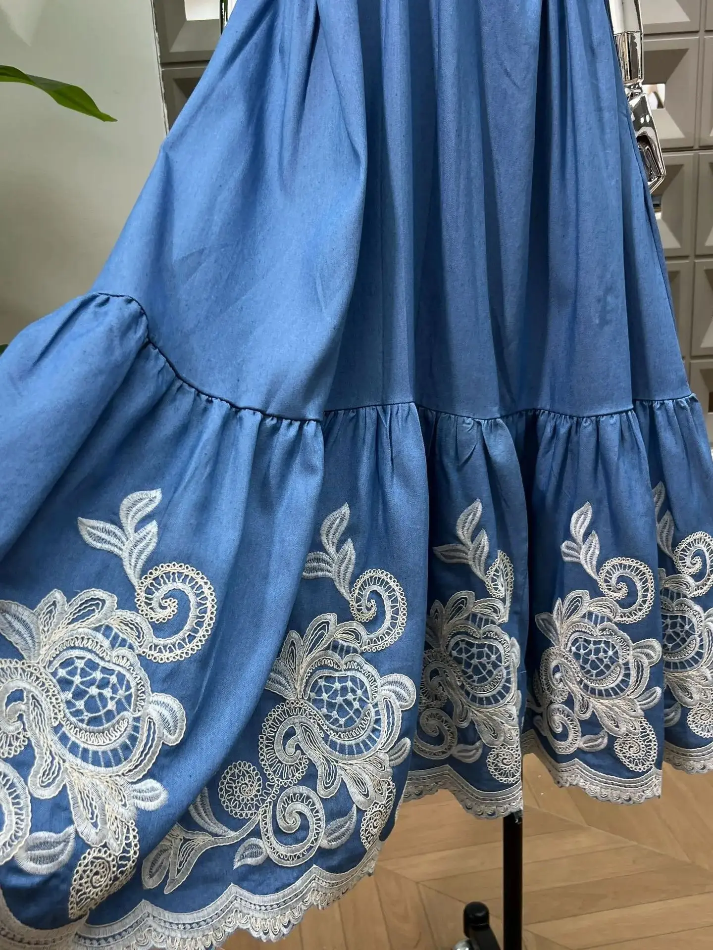 Summer New Arrival Women‘s Dresses Backless Tie Detail Embroidered V-Neck Long Maxi Party Cocktail Gown Fashion Boho Vacation