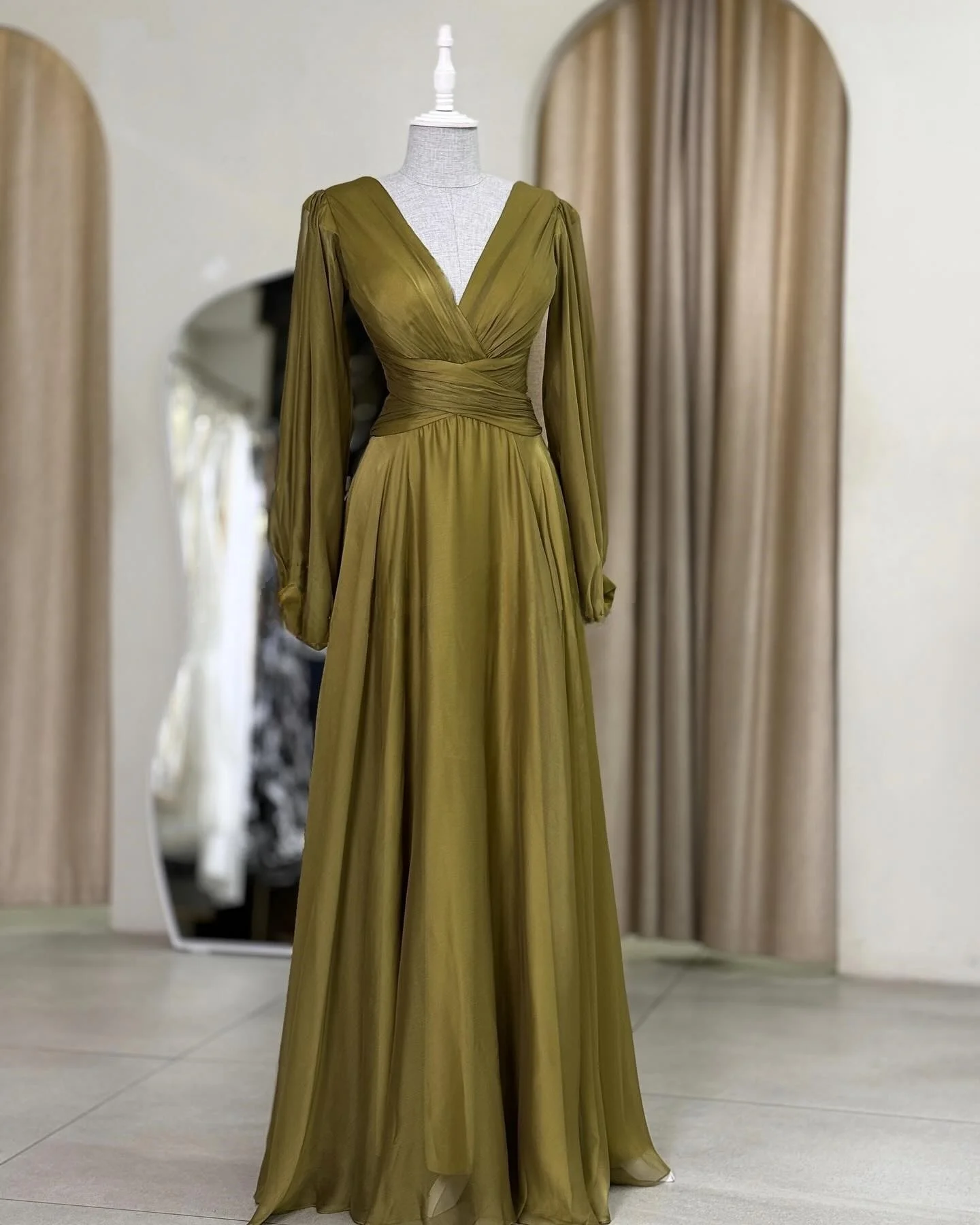 فستان سهرة شيفون مثير مخصص على شكل حرف a عالي الجودة وأكمام طويلة ورقبة على شكل حرف v طول الأرض فستان سهرة نسائي