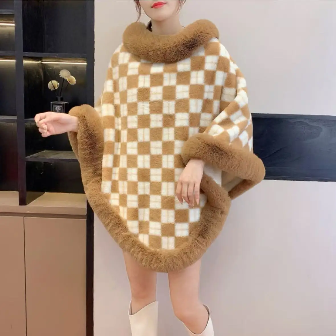 Col de fourrure irrégulier Plaid couleur bloquée Cape Poncho femmes pull en peluche Cape manteau