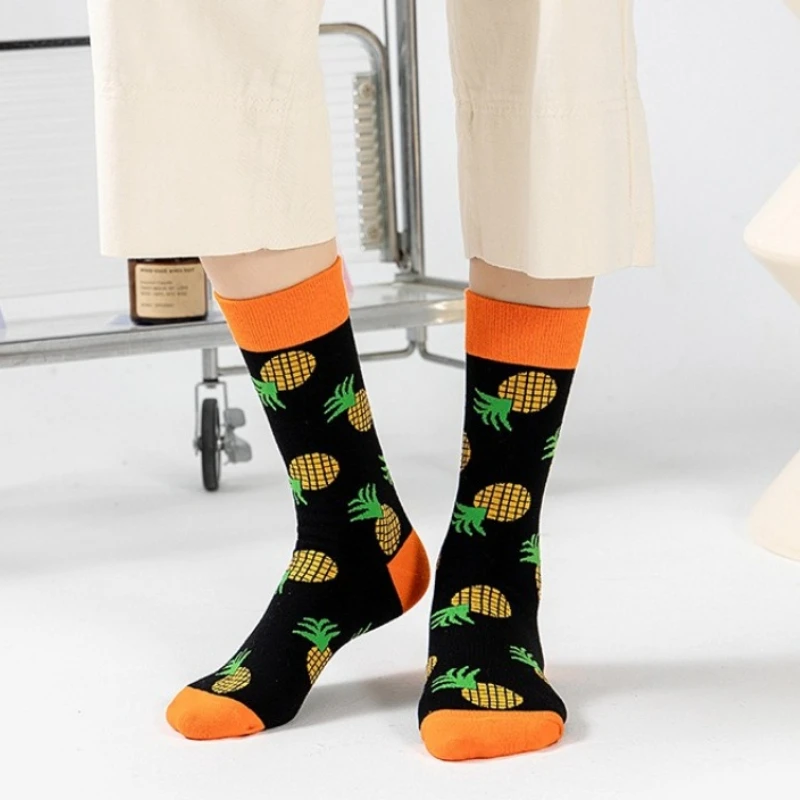 جوارب نسائية منتصف العجل من الفاكهة لعام 2025 بتصميم أناناس وبطيخ ومضادة للانزلاق من القطن المسامي لرياضة الجري في صالة الألعاب الرياضية