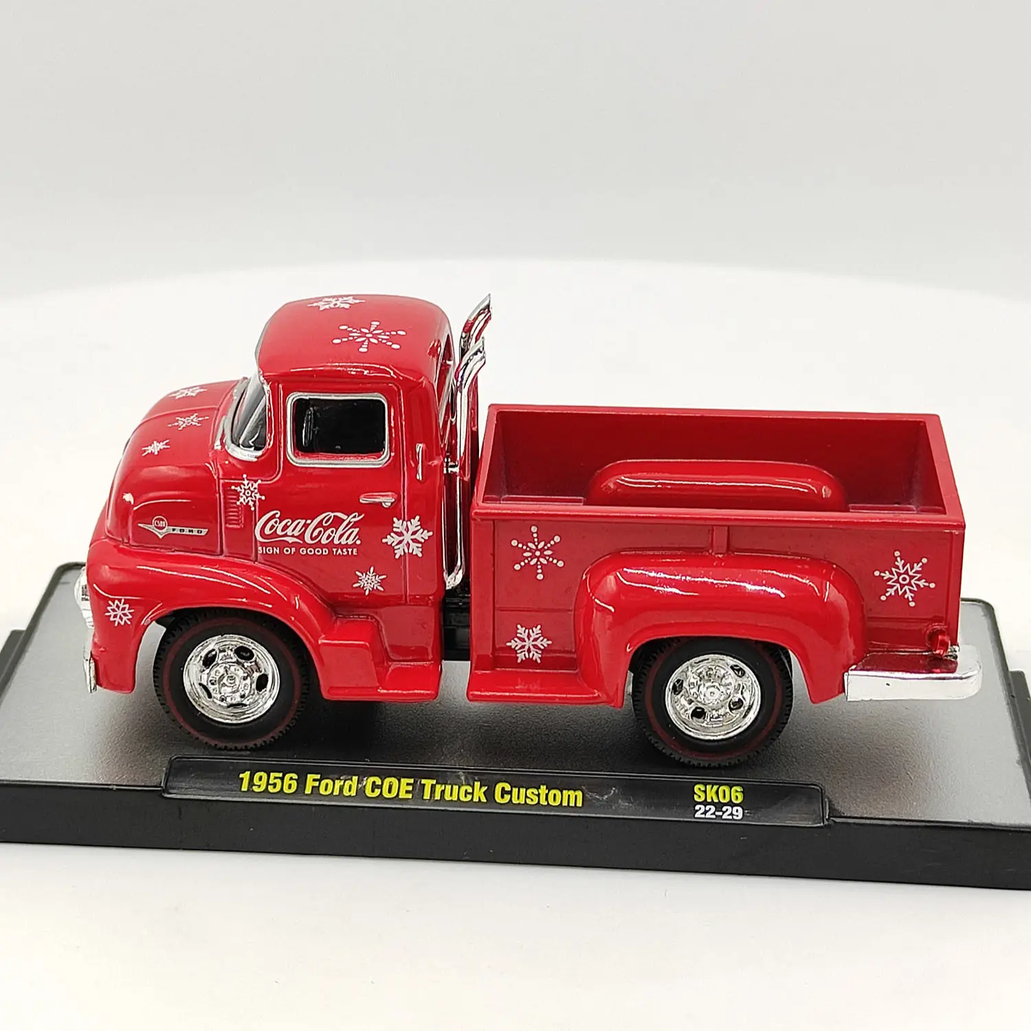Diecast M2 1/64 Scale 1956 Ford COE Truck Gustom Coca-Cola Series Alloy Collectible Toy Gift Souvenir Display Ornament