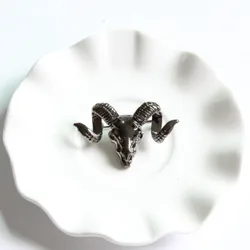 For Man Punk Badge Luxury Exquisite Badge Corsage Sheep Brooch British Style Brooch Man Pins Suit Accessories