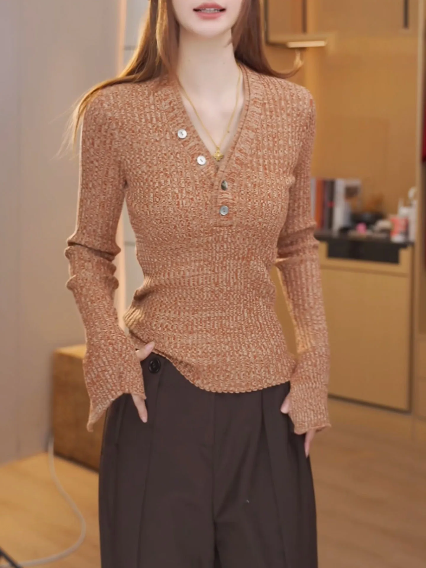 

Сексуальный облегающий трикотажный топ с V-образным вырезом для женщин, модный дизайн, повседневная внутренняя одежда, осенне-зимняя новинка, большие размеры