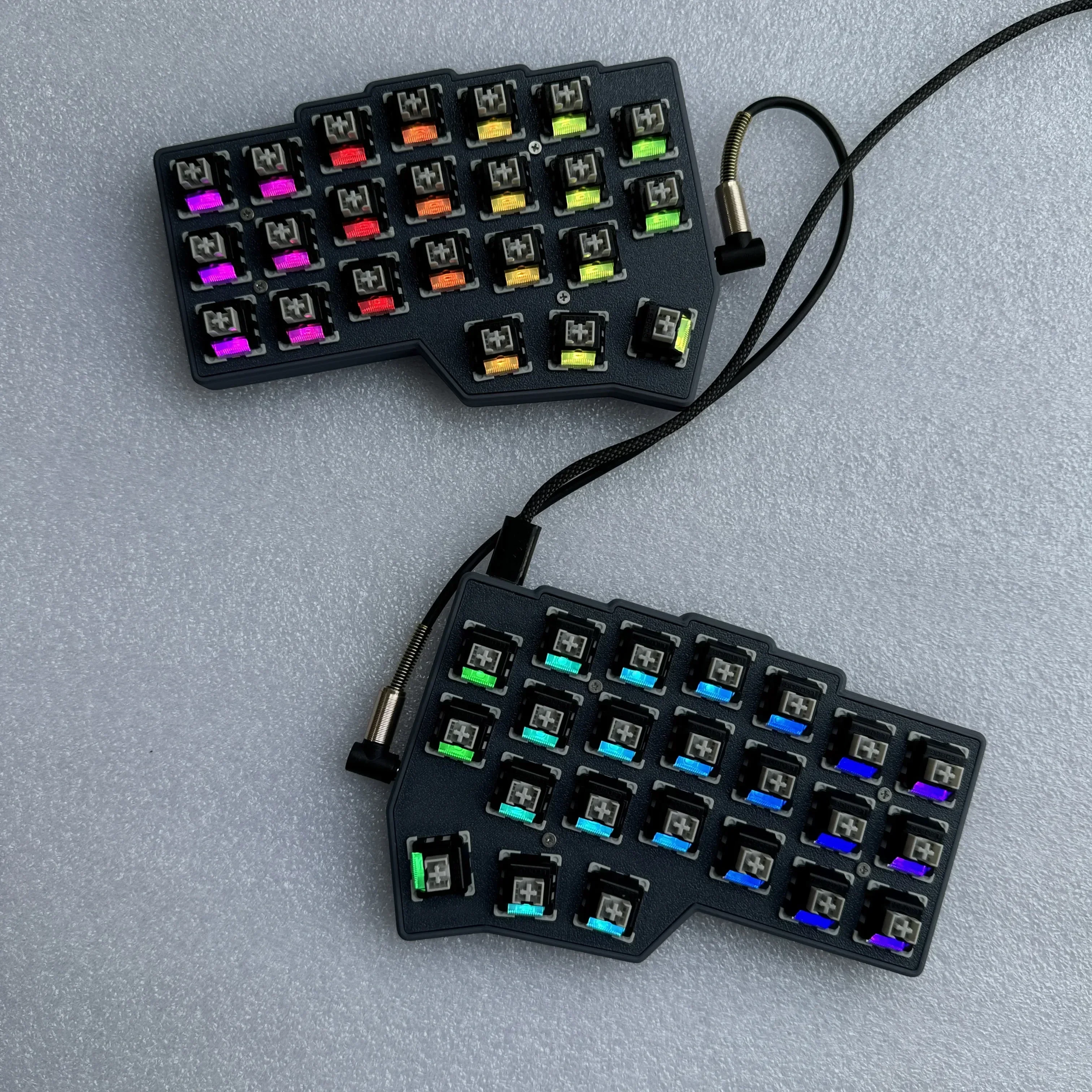 

Corne V4 Split Custom Keyboard Kit Support Vial Wired RGB Hot Swap Ergonomic Left Right Handed Gaming Mechanical Accessories