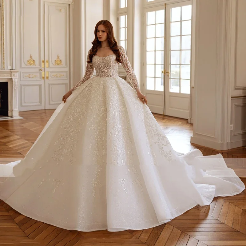 

Scoop Neck Long Sleeve Ball Gown Wedding Dress Gorgeous Appliques Embroidery Court Train Vintage Bridal Gown Customized